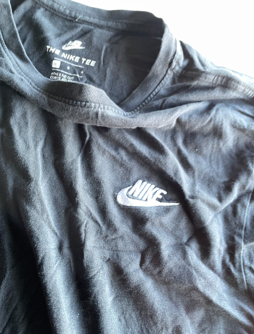 vintage men's Nike right Center Swoosh black  t shirt in size L| L28W19|SKU 5357
