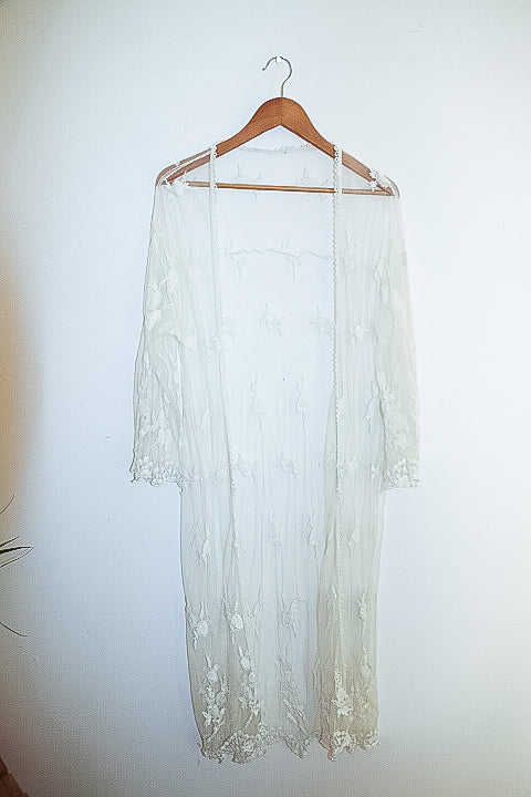 Vintage womens white lace kimono beach dress
