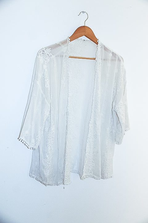 Vintage womens summer white lace kimono top