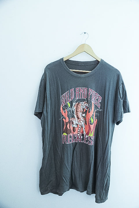Vintage wild and free reckless graphics grey mens tshirt XL