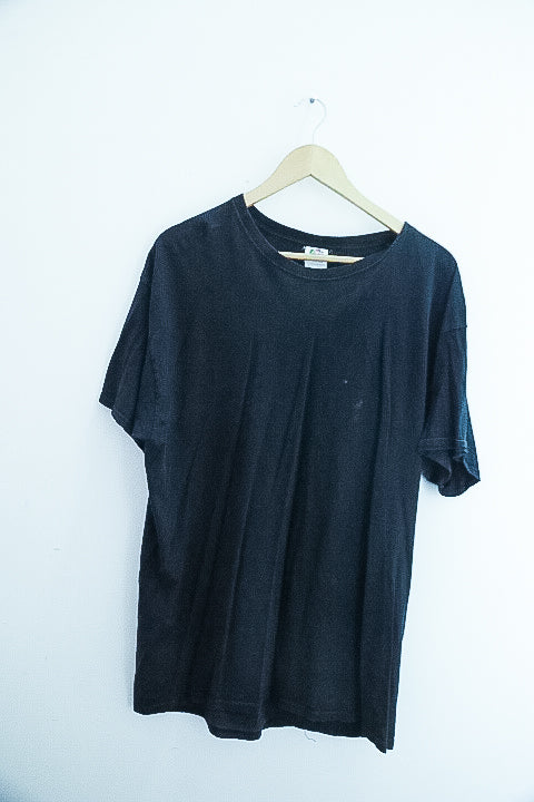 Vintage black mens XL tees with graphics at the back
