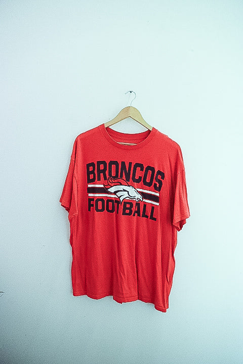 Vintage Broncos Football graphics orange mens tees XL