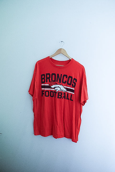 Vintage Broncos Football graphics orange mens tees XL