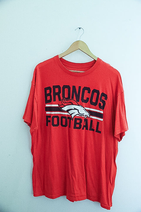 Vintage Broncos Football graphics orange mens tees XL