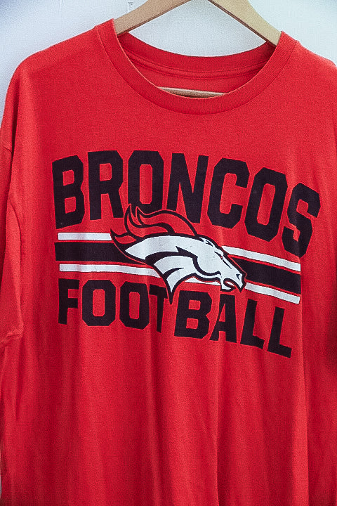 Vintage Broncos Football graphics orange mens tees XL