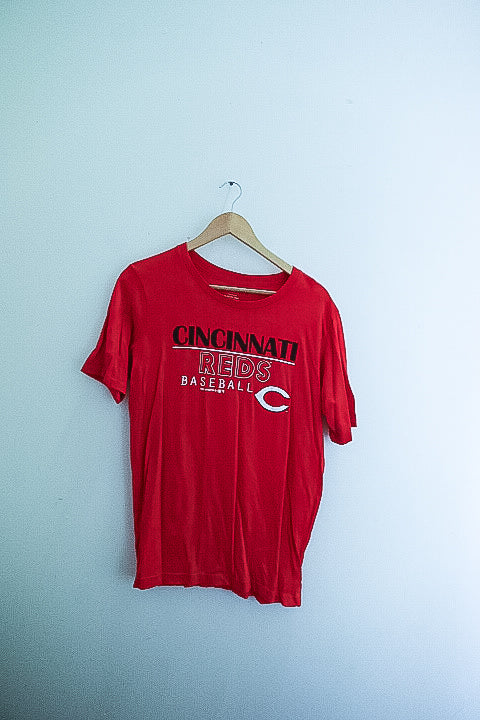 Vintage Cinncinati Baseball graphics red mens tees XL