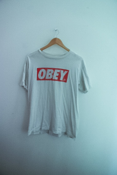 Vintage white obey graphics medium tshirt