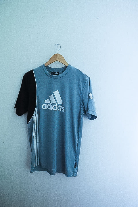 Vintage grey three stripe adidas mens medium tshirt