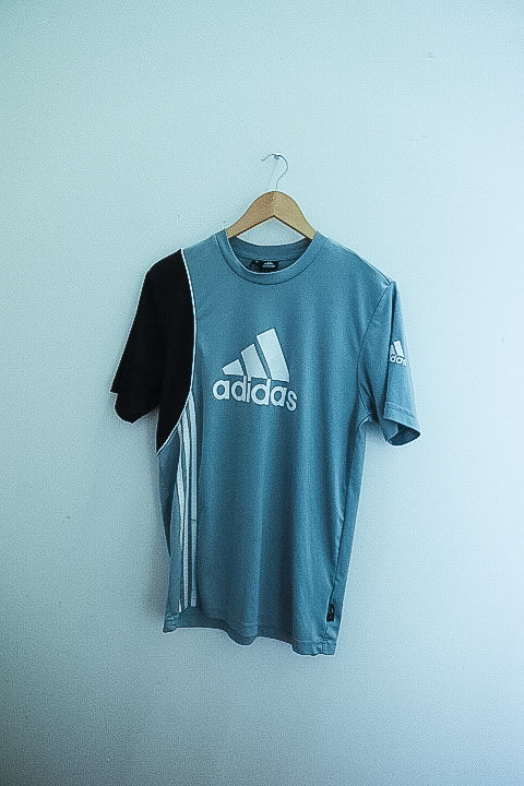 Vintage grey three stripe adidas mens medium tshirt