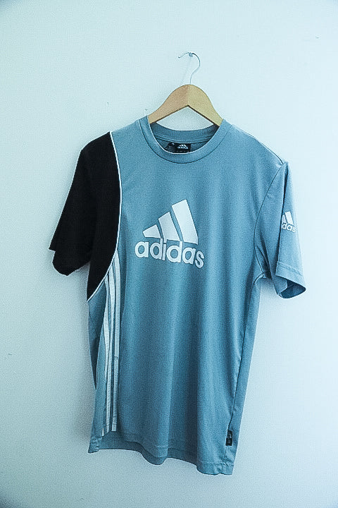 Vintage grey three stripe adidas mens medium tshirt