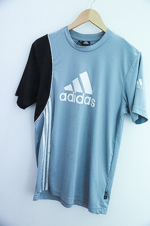 Vintage grey three stripe adidas mens medium tshirt