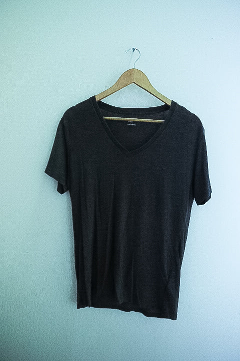Vintage black Gap V-Neck mens small tshirt