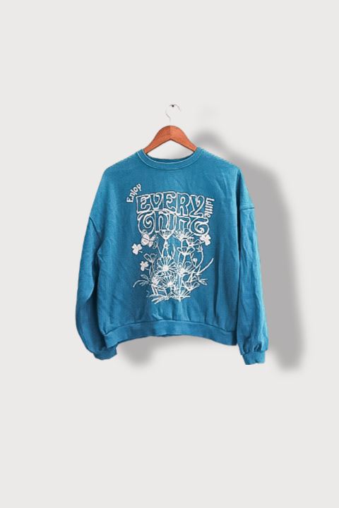 Green Enjoy everything little graphics crew neck medium sweatshirt