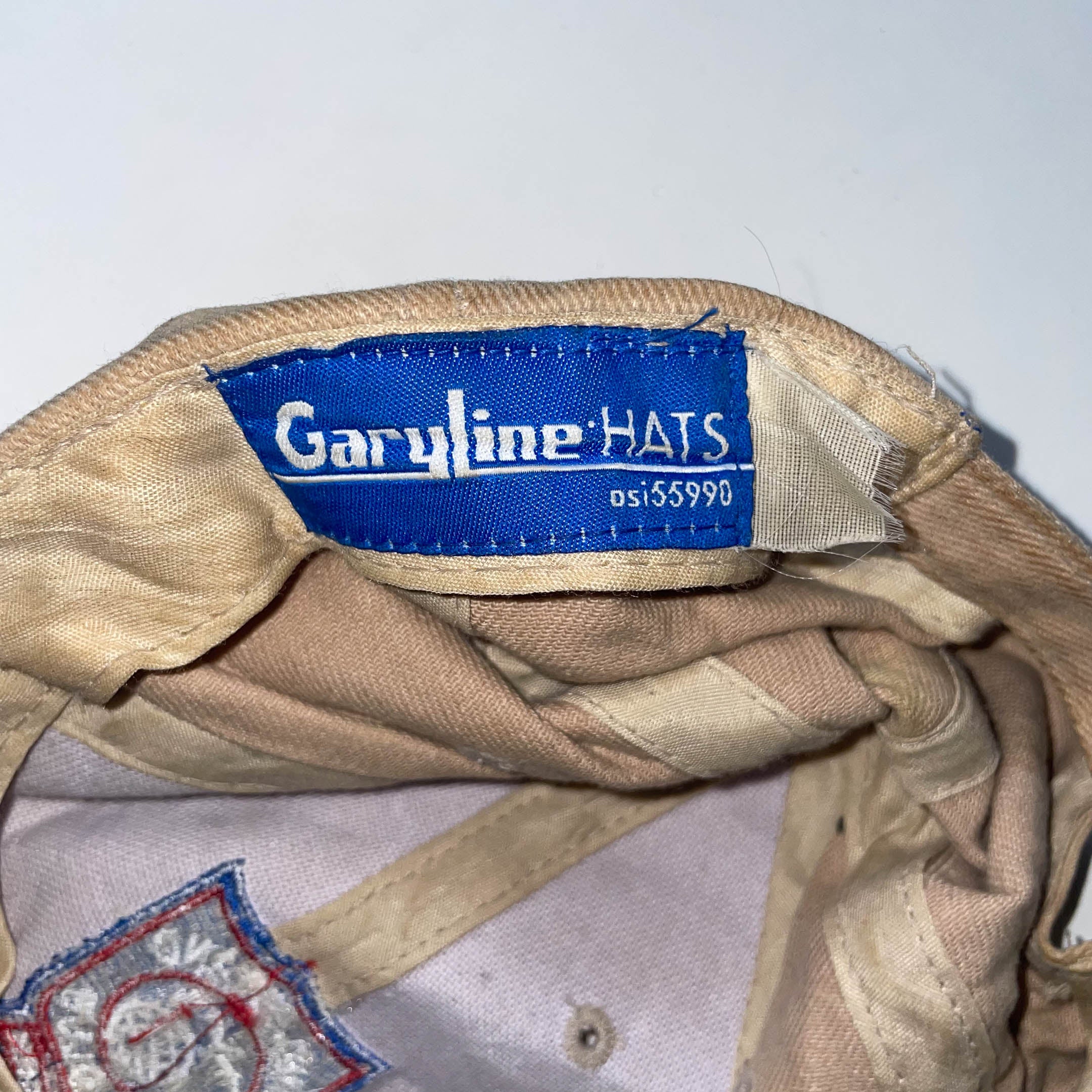 Vintage Mid island golf club Garyline cream baseball hat