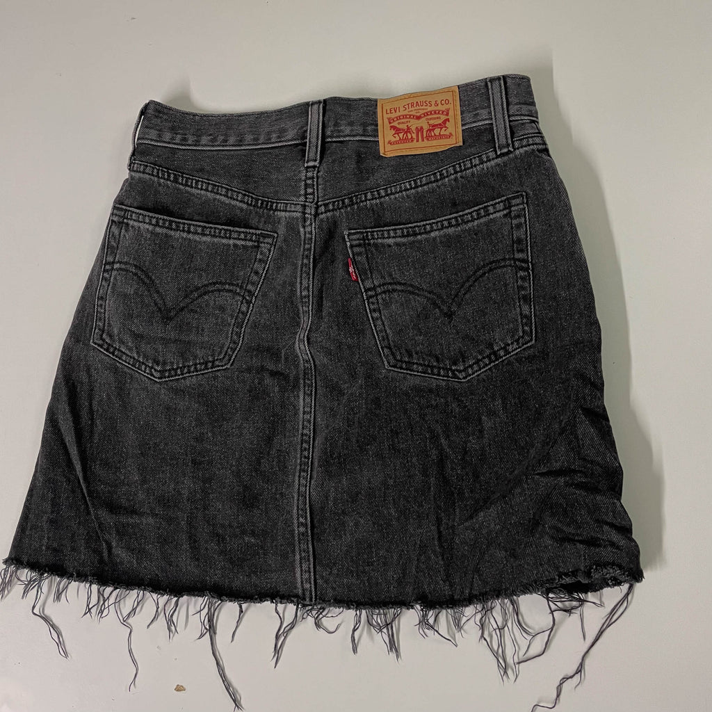Women's Levi's grey A-line mini denim skirt size 25 | Grey | L 16 W 30 |SKU 3674