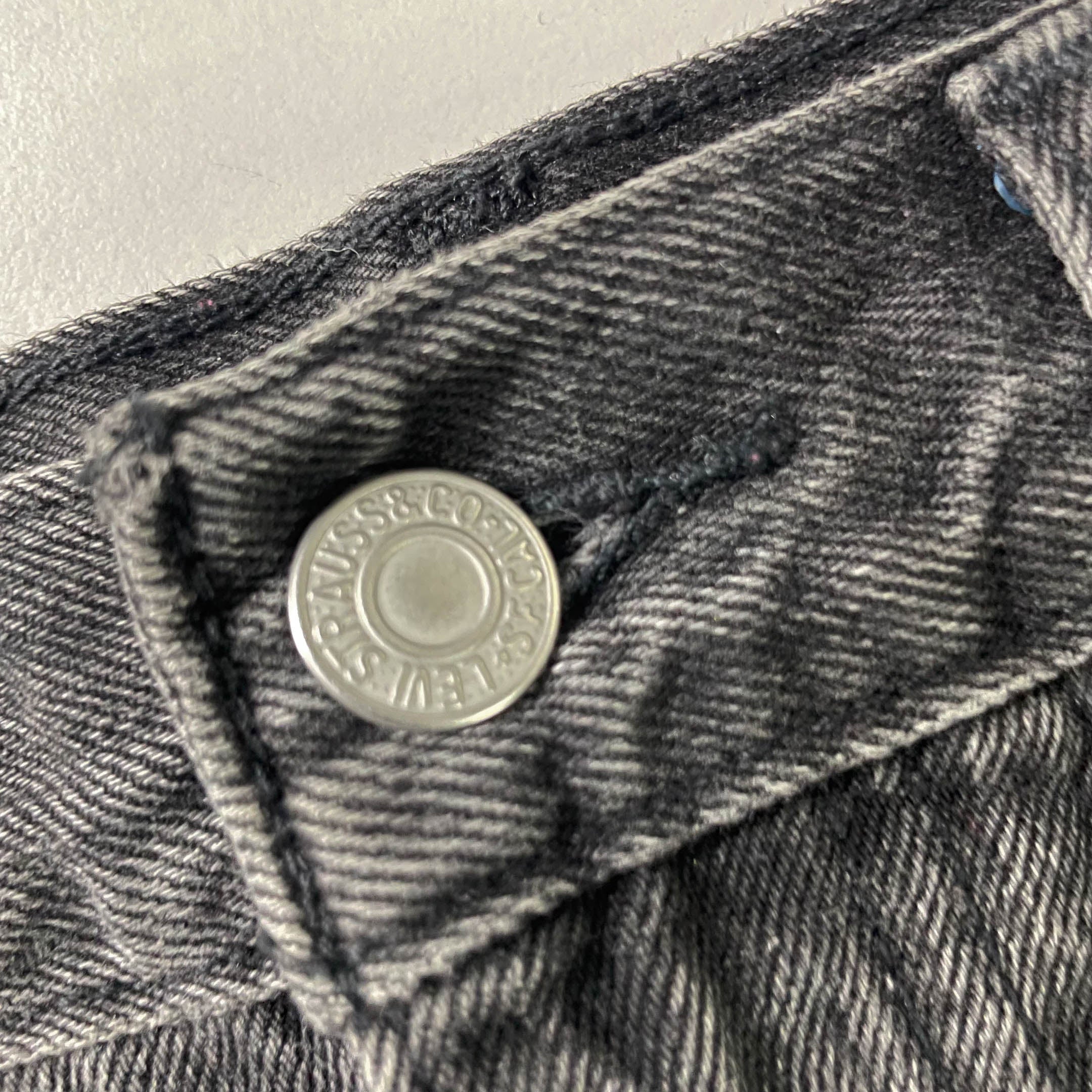 Women's Levi's grey A-line mini denim skirt size 25 | Grey | L 16 W 30 |SKU 3674