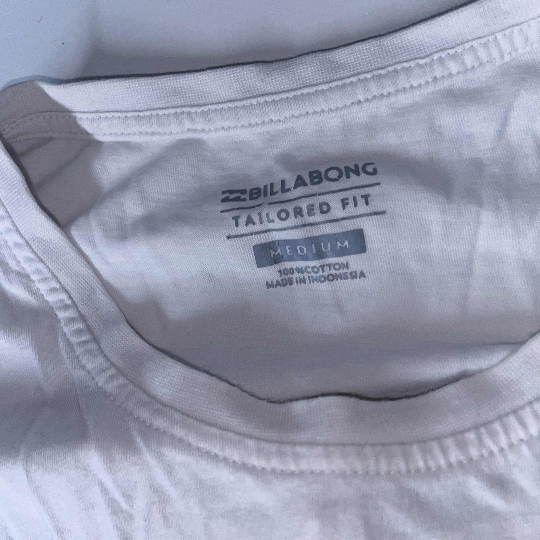 VINTAGE BILLABONG Men's Medium t-shirt Surf Skateboard Snowboard 100% Cotton White