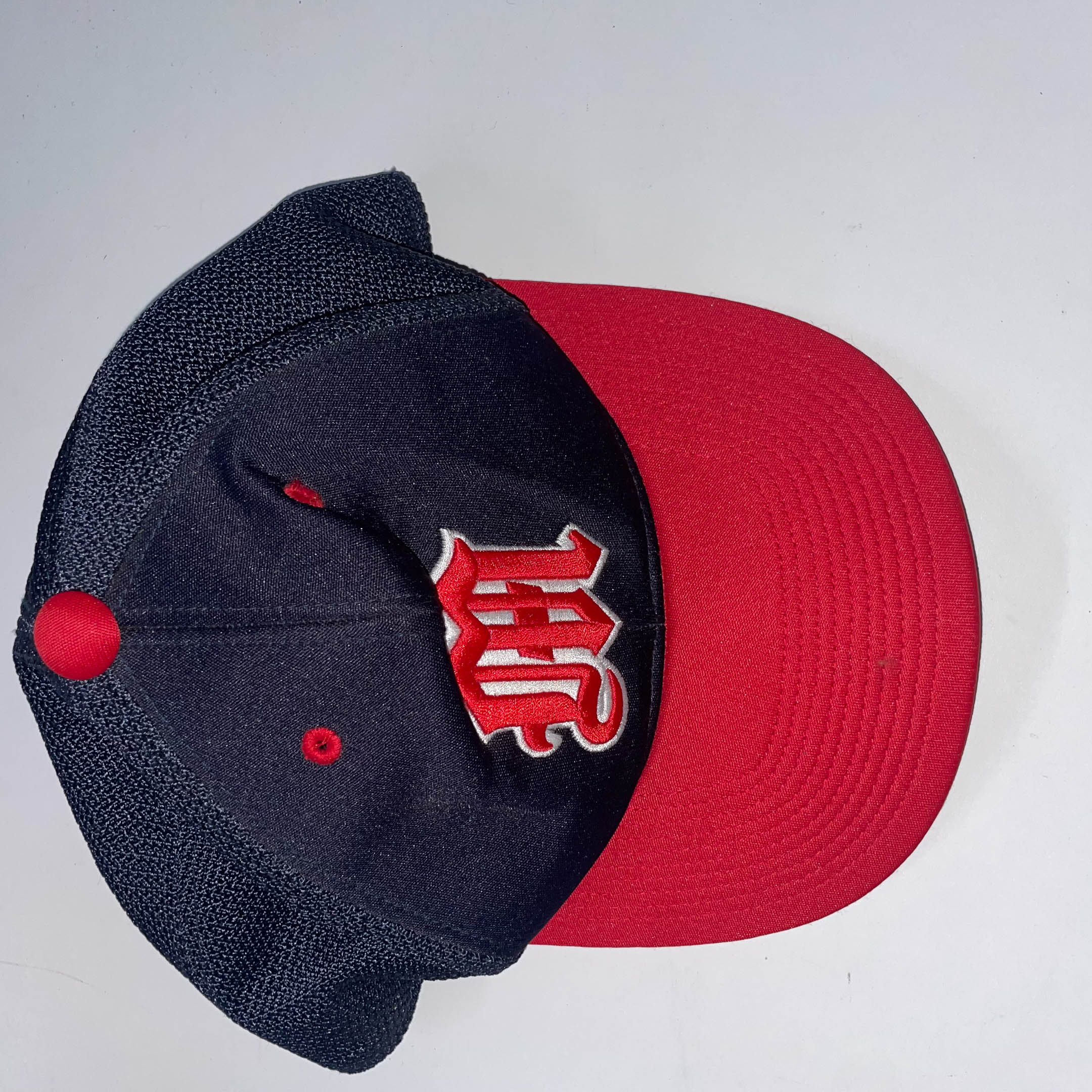 Vintage mens Mizuno black and red tucker cap