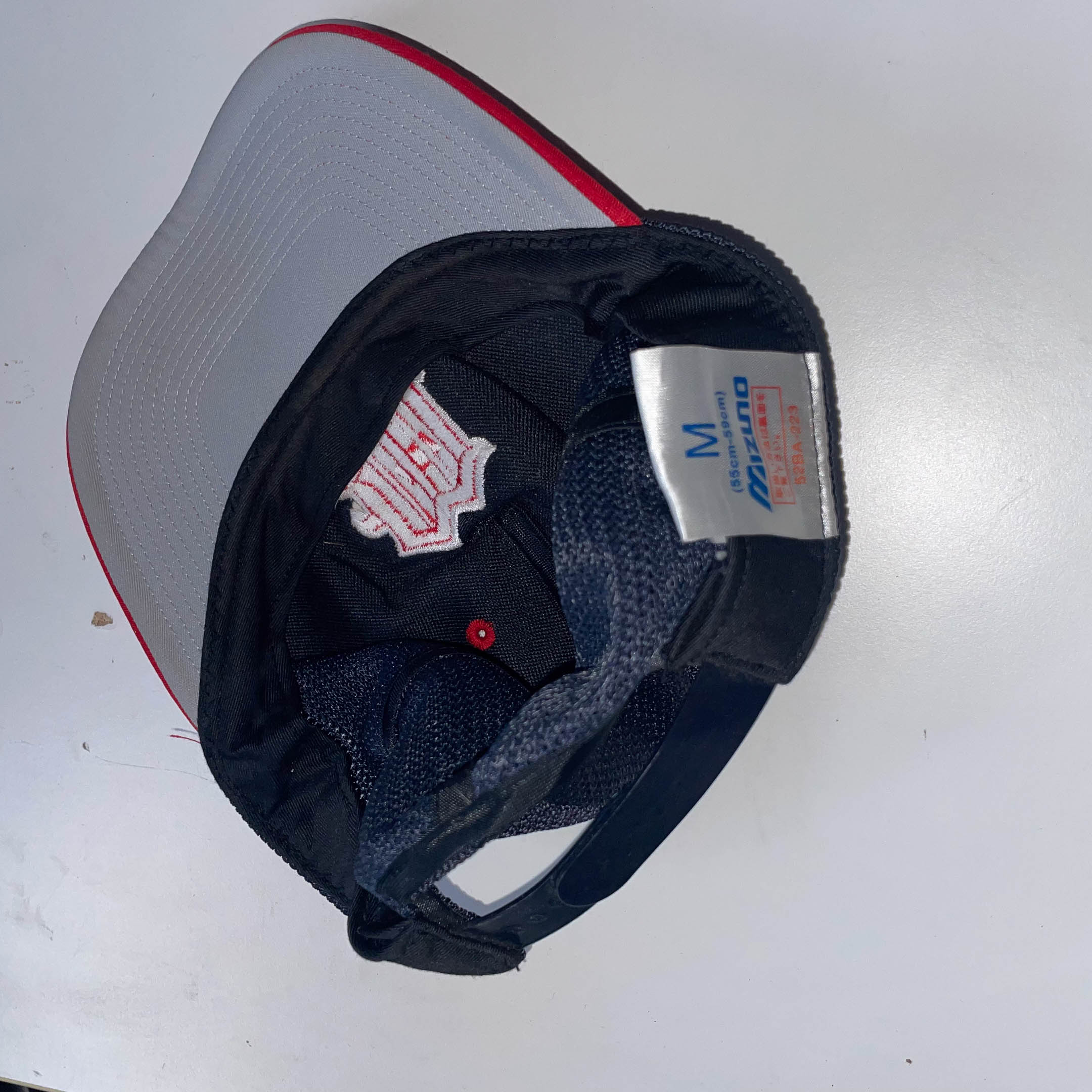 Vintage mens Mizuno black and red tucker cap