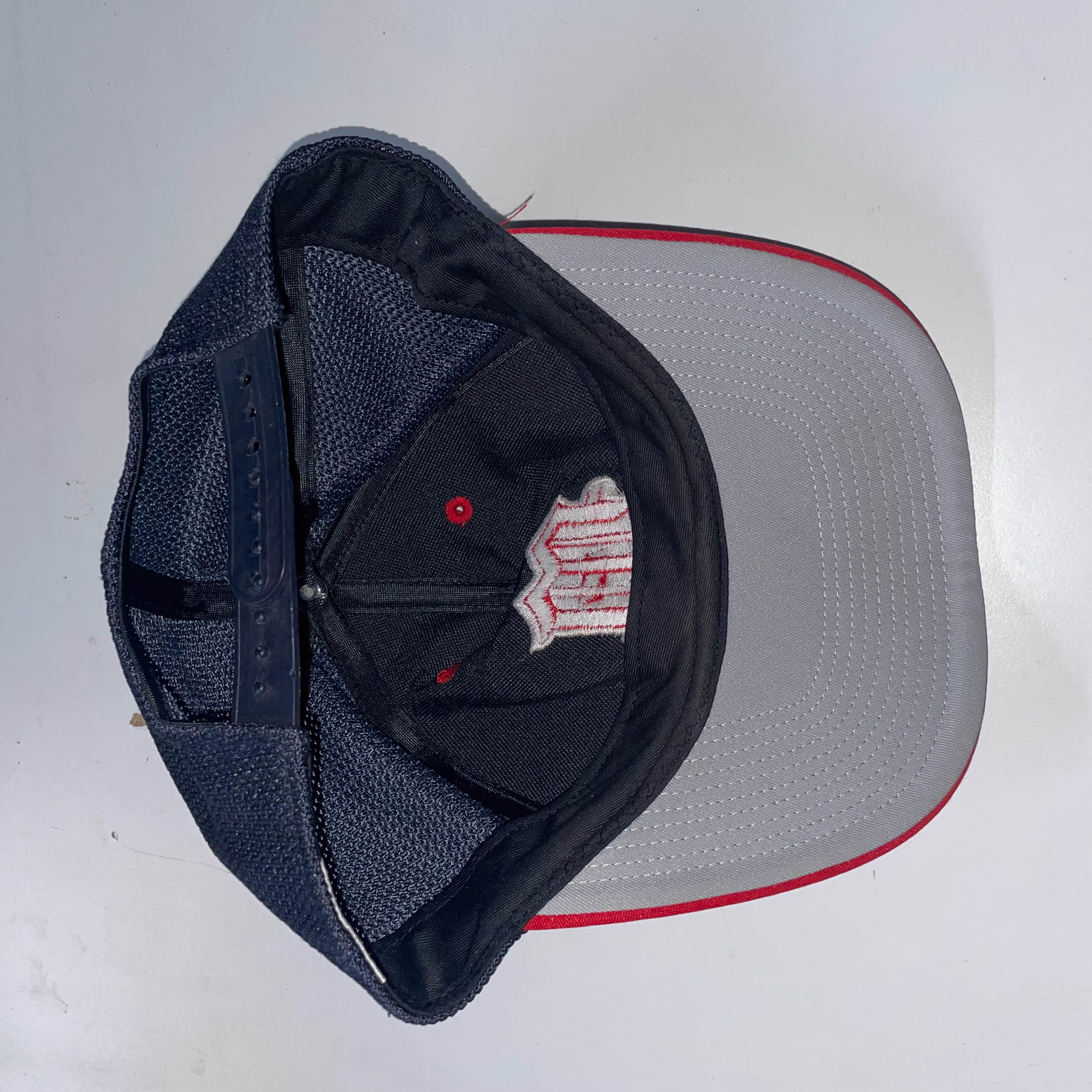 Vintage mens Mizuno black and red tucker cap