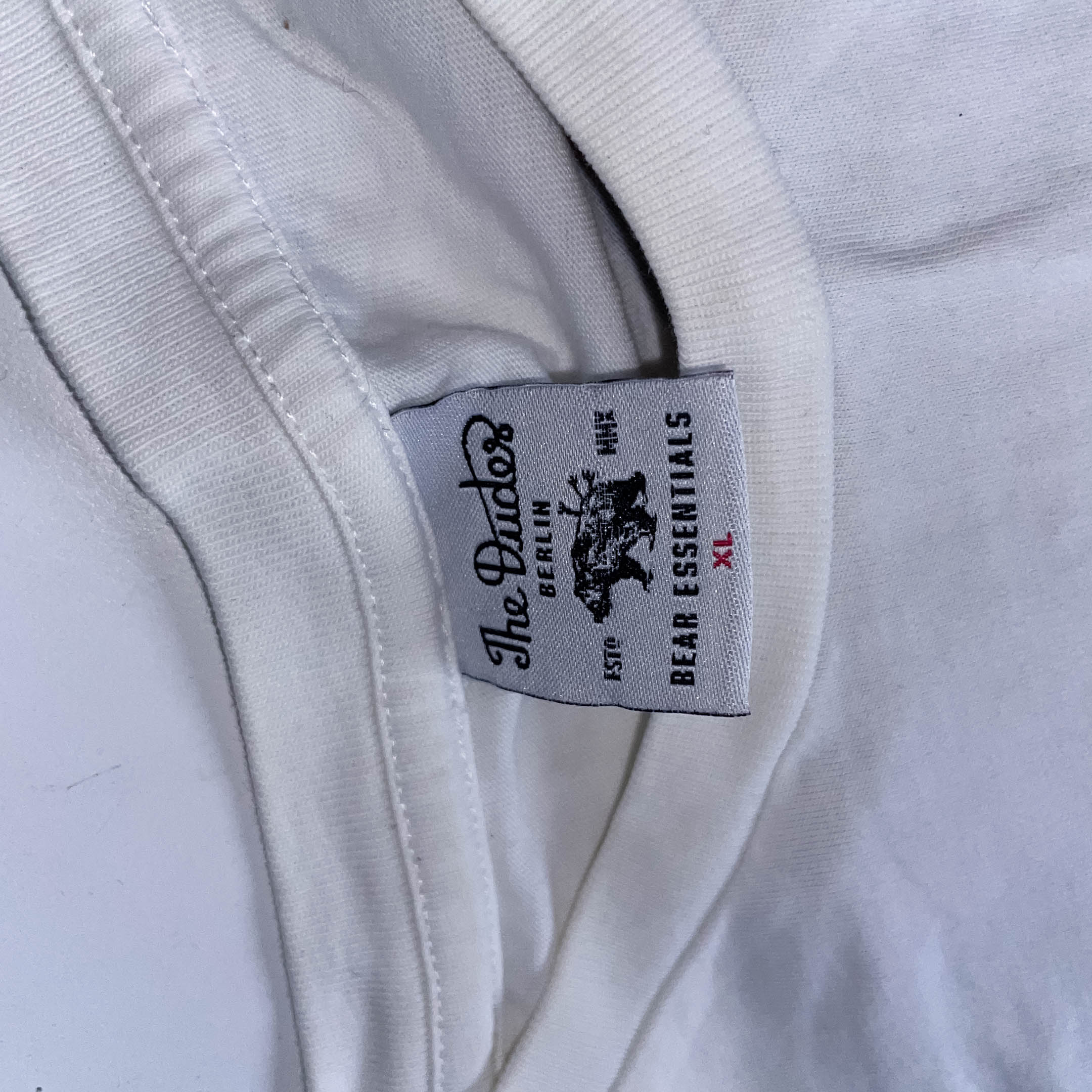 Vintage White Dudes Berlin Bear essential tees XL