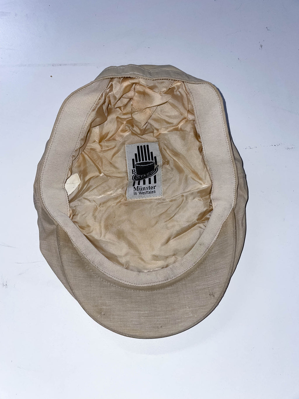 Vintage mens cream Munster in Westfalen flat cap