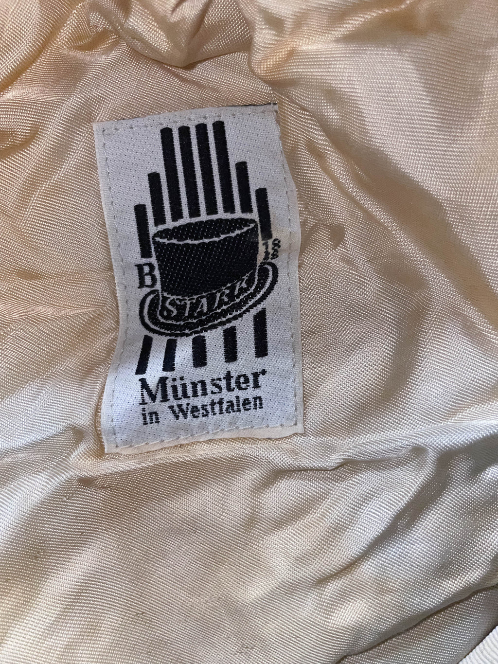 Vintage mens cream Munster in Westfalen flat cap