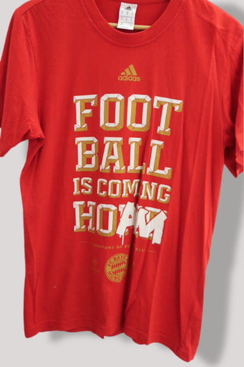 Vintage Adidas FC Bayern Muchen Football is coming home Graphics mens Red medium tees