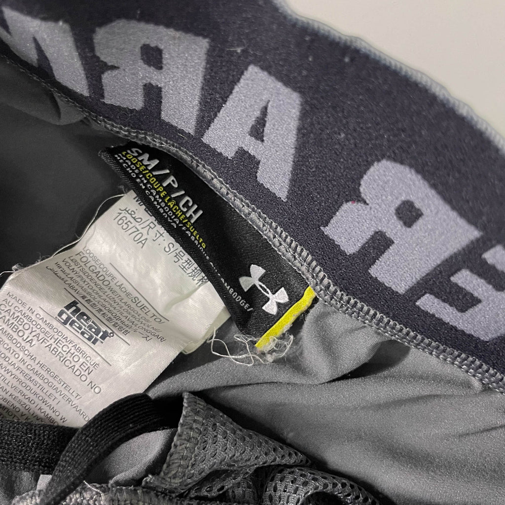Vintage Grey men's Under Armour sport training short in M | W 24 | GREY|SKU 3686