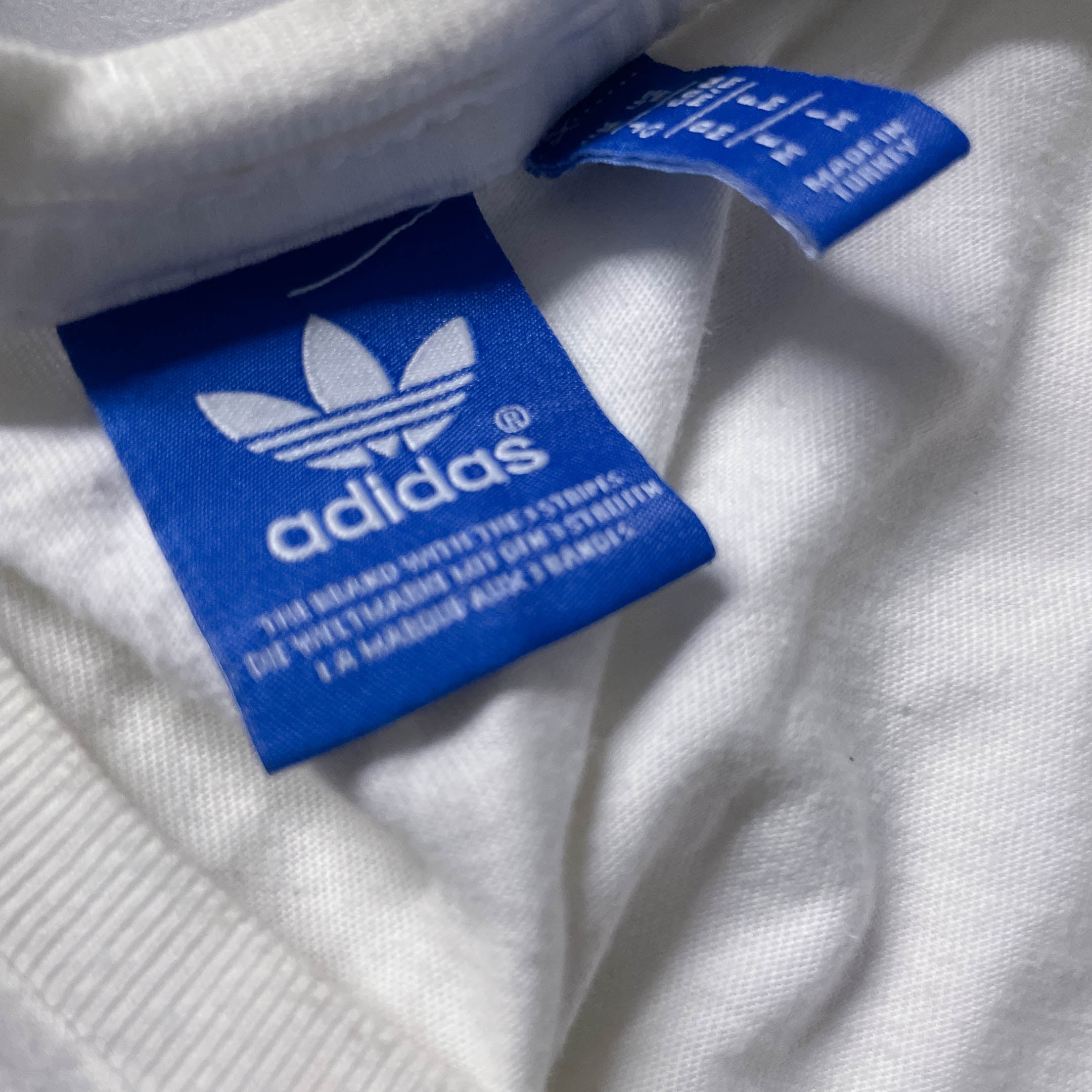 Vintage White Adidas Originals graphics medium short sleeve tees