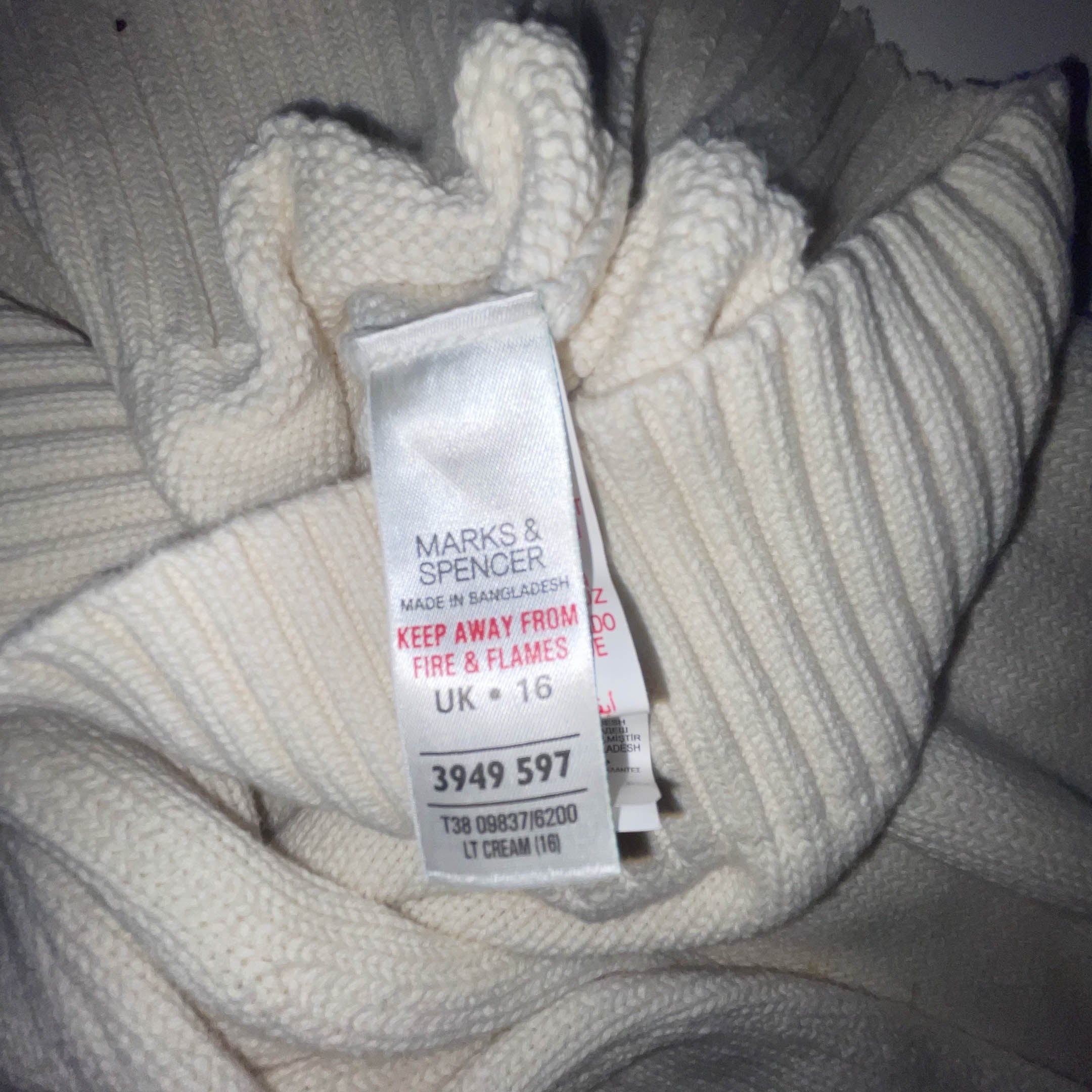 Vintage Mark & Spencers women cream turle neck sweatshirt uk 16