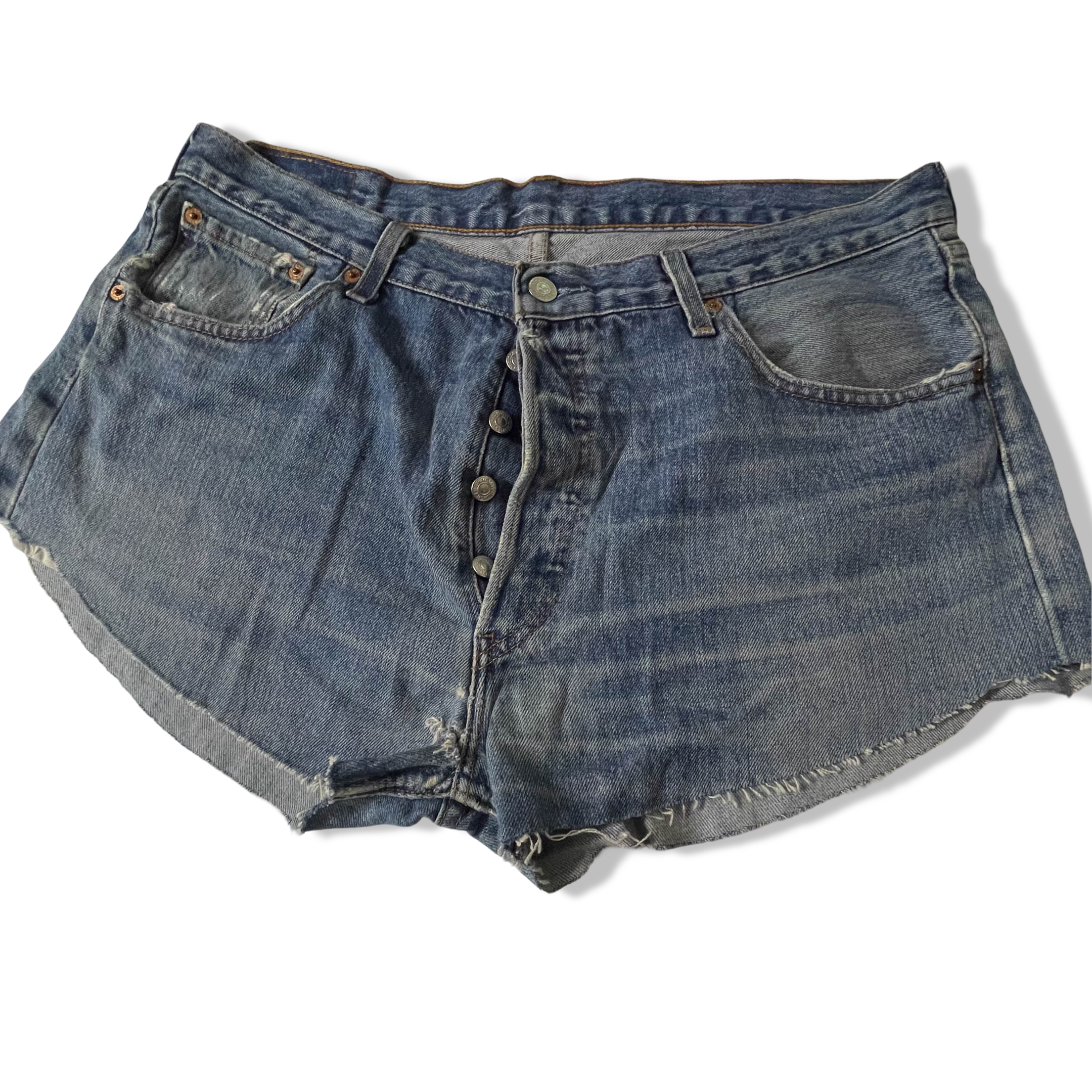 Vintage womens Levi's cut off blue bum short 501 36 X 5| L 36 W 5| SKU 3735