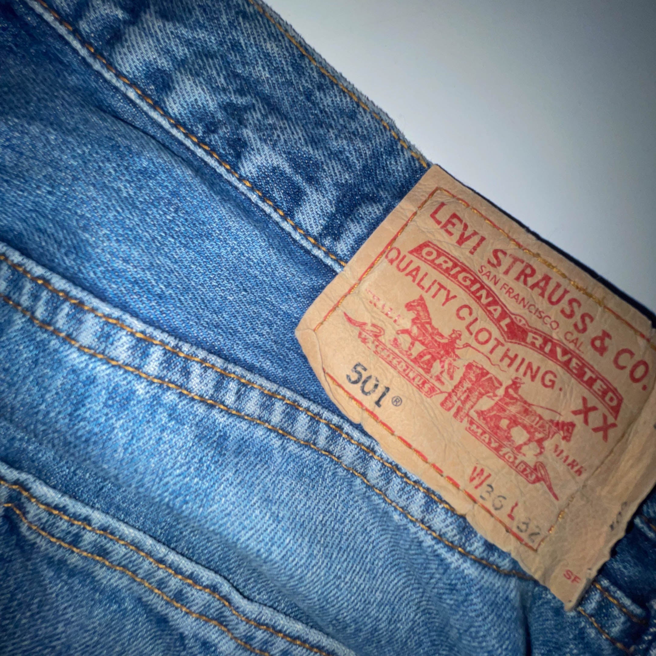 Vintage womens Levi's cut off blue bum short 501 36 X 5| L 36 W 5| SKU 3735