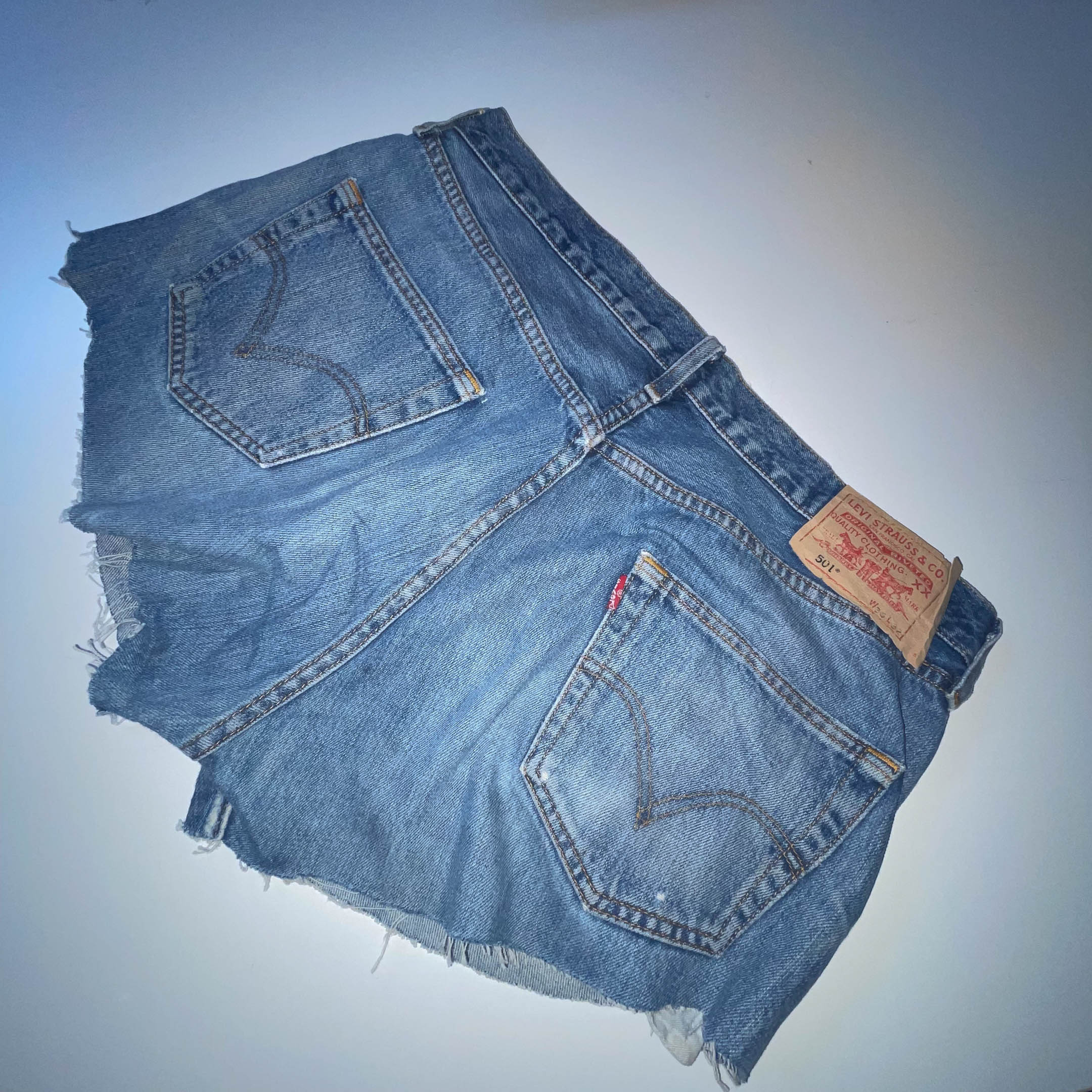 Vintage womens Levi's cut off blue bum short 501 36 X 5| L 36 W 5| SKU 3735