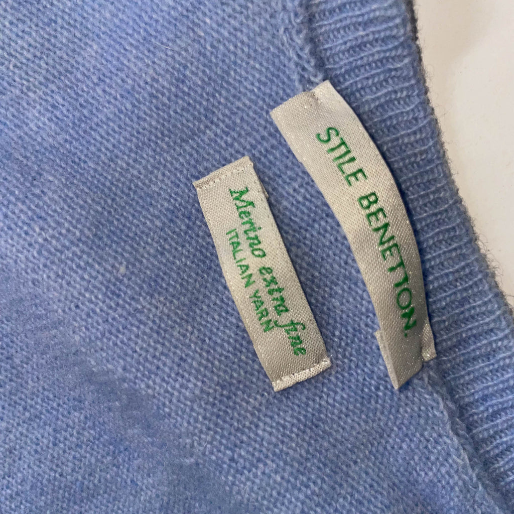 Vintage Stile benetton medium womens blue V-neck sweatshirt