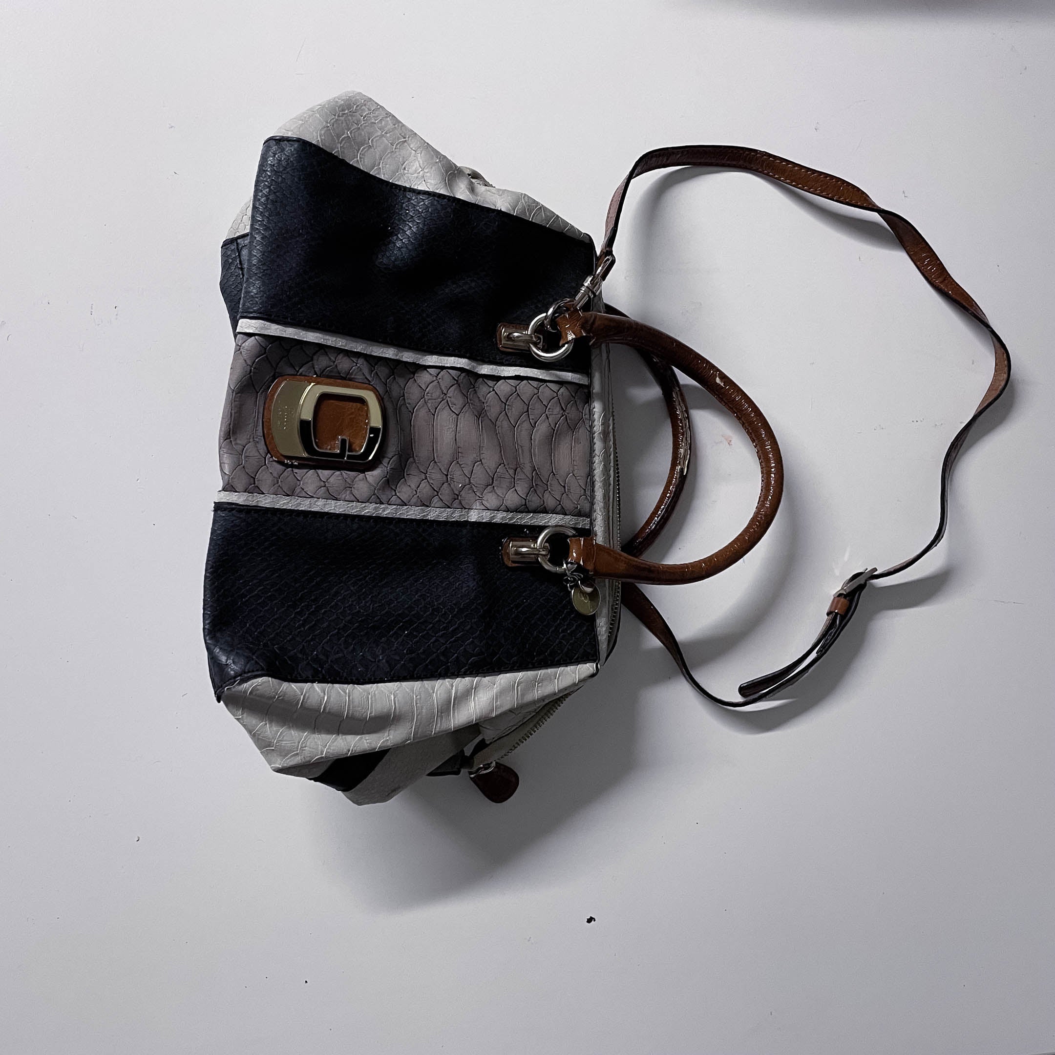 Vintage White Guess Snakeskin handbag
