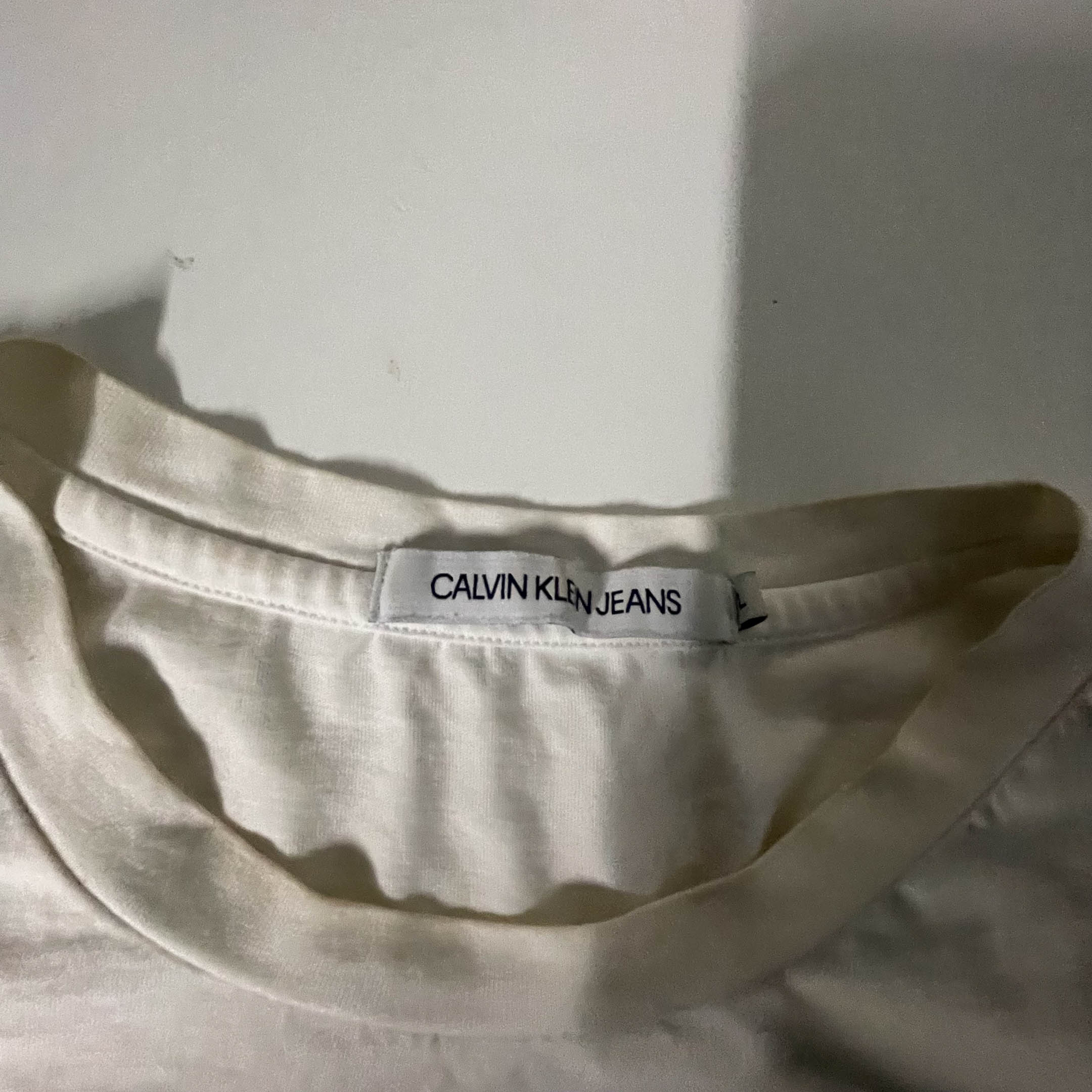 Vintage Women's Calvin Klein jeans graphics large white tees
