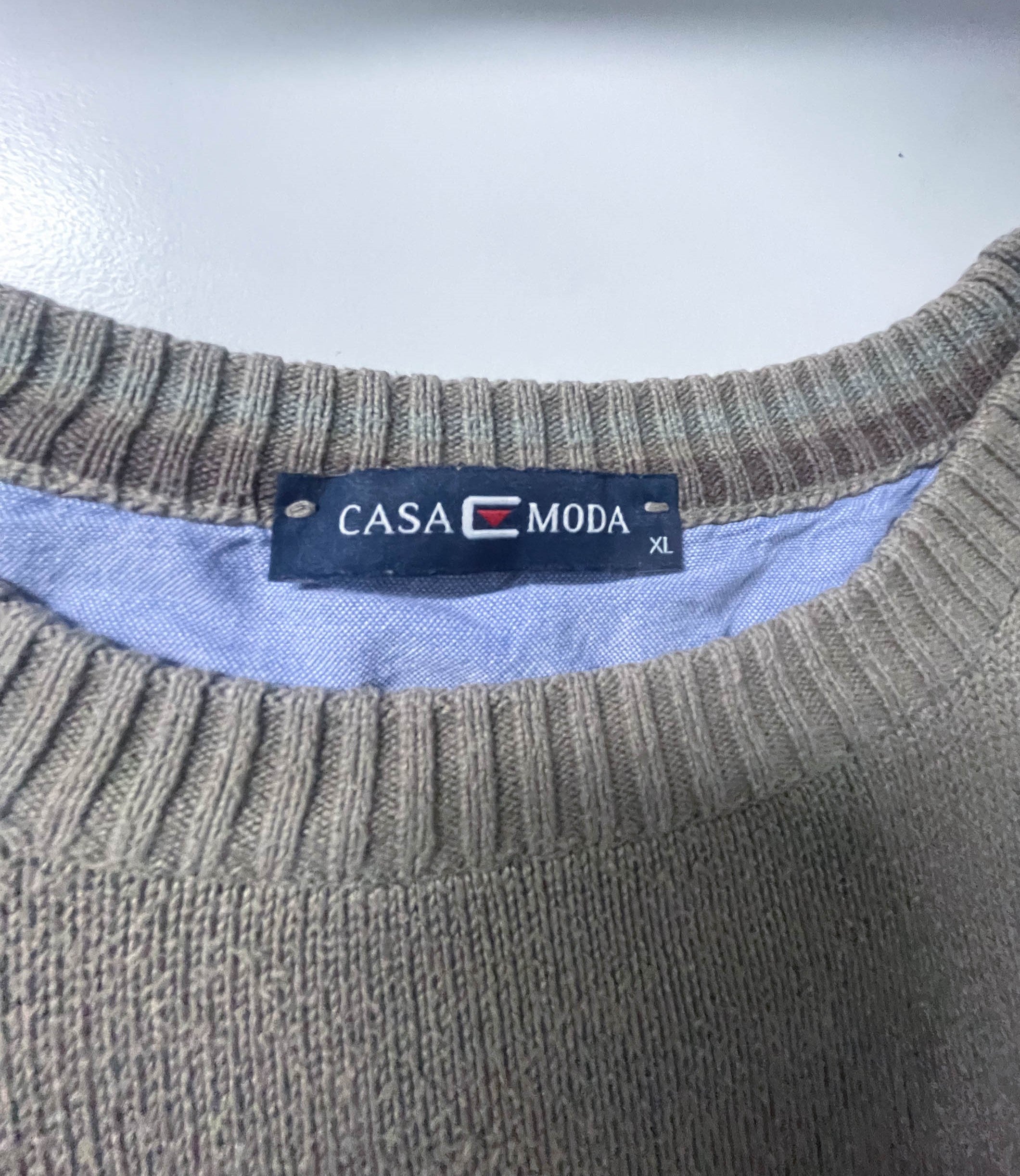 Vintage Men's Casamoda brown crew neck sweatshirt in XL|L28 W25|SKU 3926