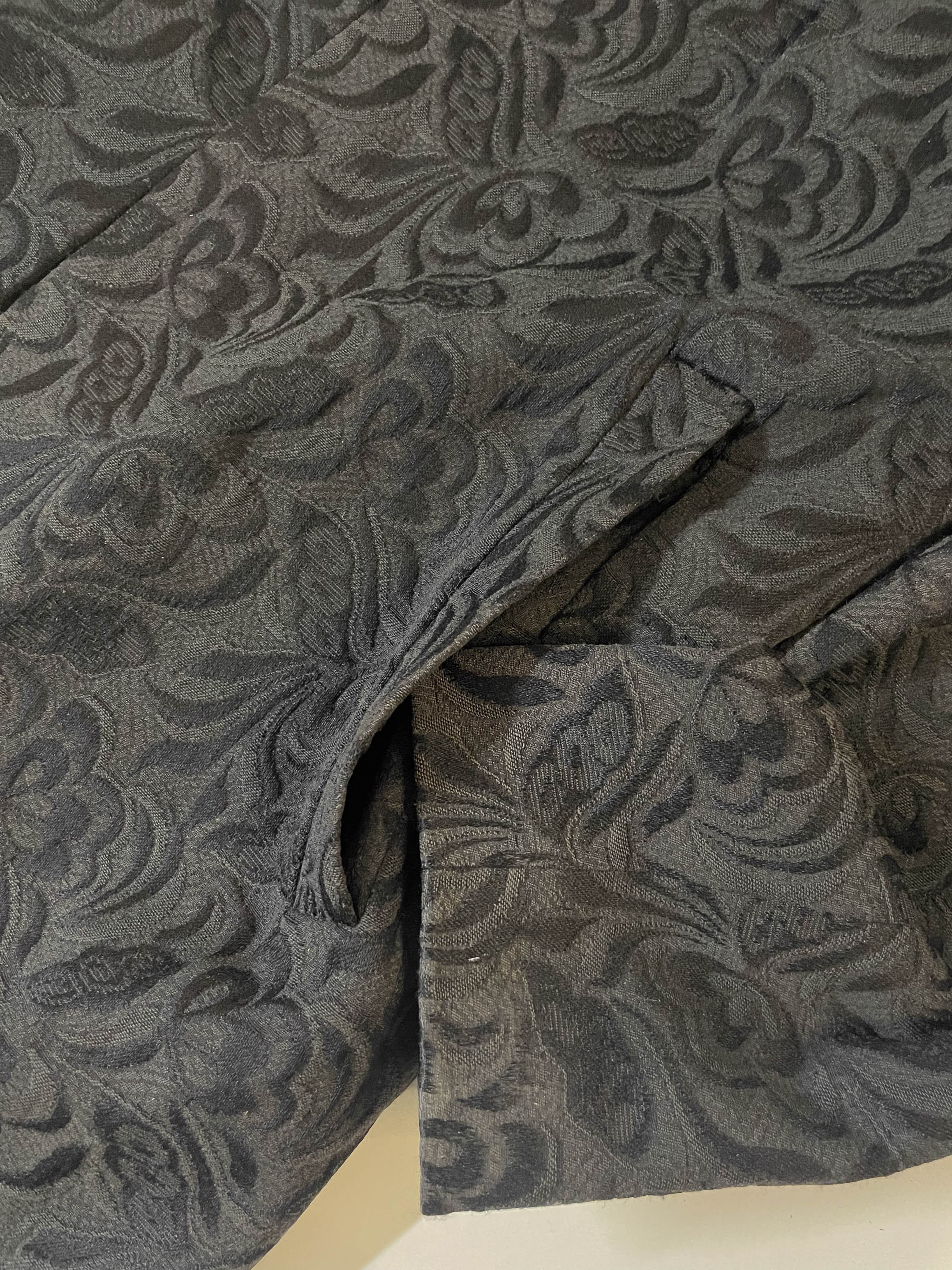 Vintage black women's floral pattern blazer L 33 W 26 | SKU 2759