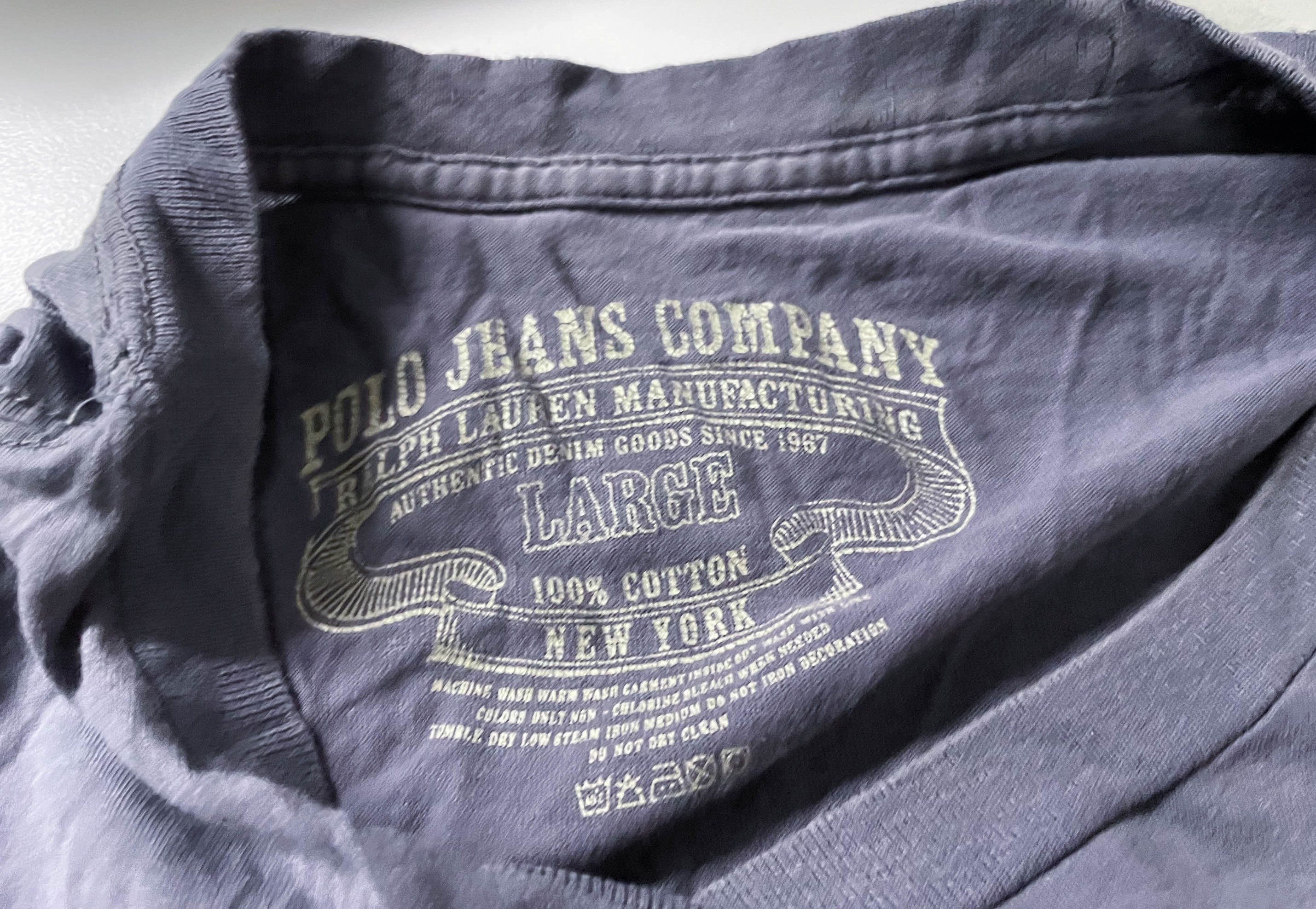 Vintage Men's Ralph Lauren graphics grey short sleeve tees in L|L31 W21| SKU 4110