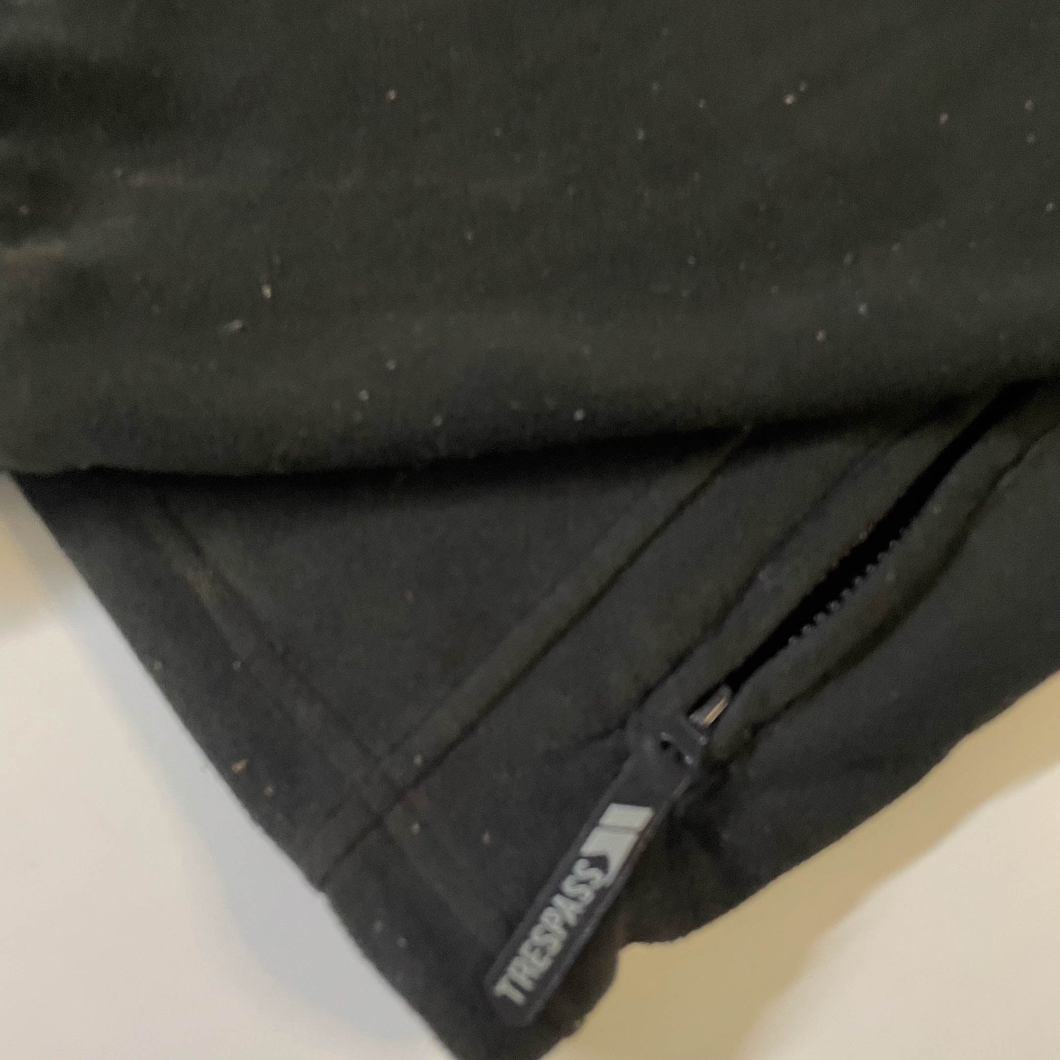 Vintage Men's Trespass made in Bangladesh fleece black jacket in L|L31W25| 3793