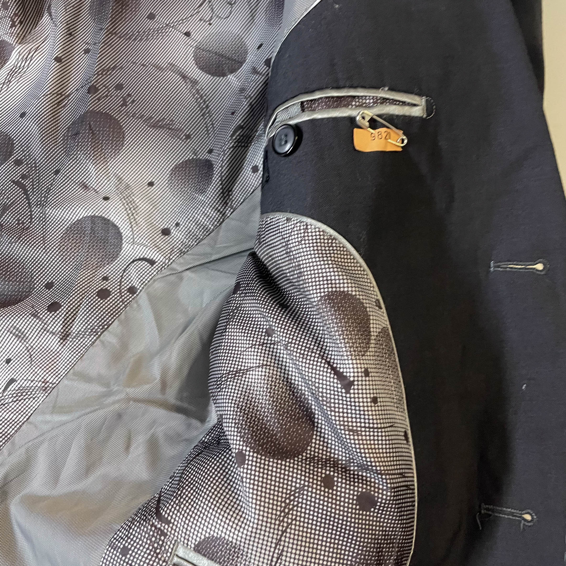 Vintage Men's Dorian Black Tailored fit black blazers in M| L 32 W 20| SKU 3802