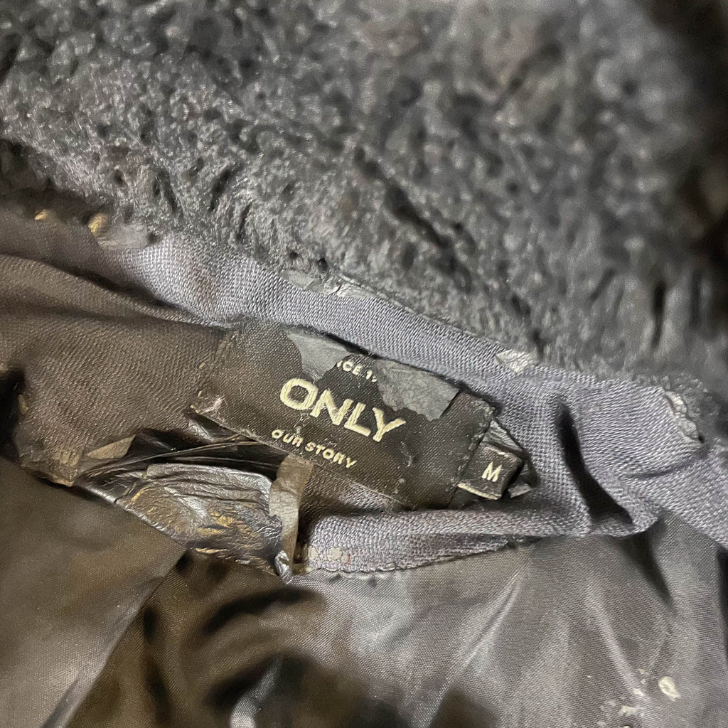 Vintage Only Women's black Faux fur jacket in M|L25 W22|SKU 3828