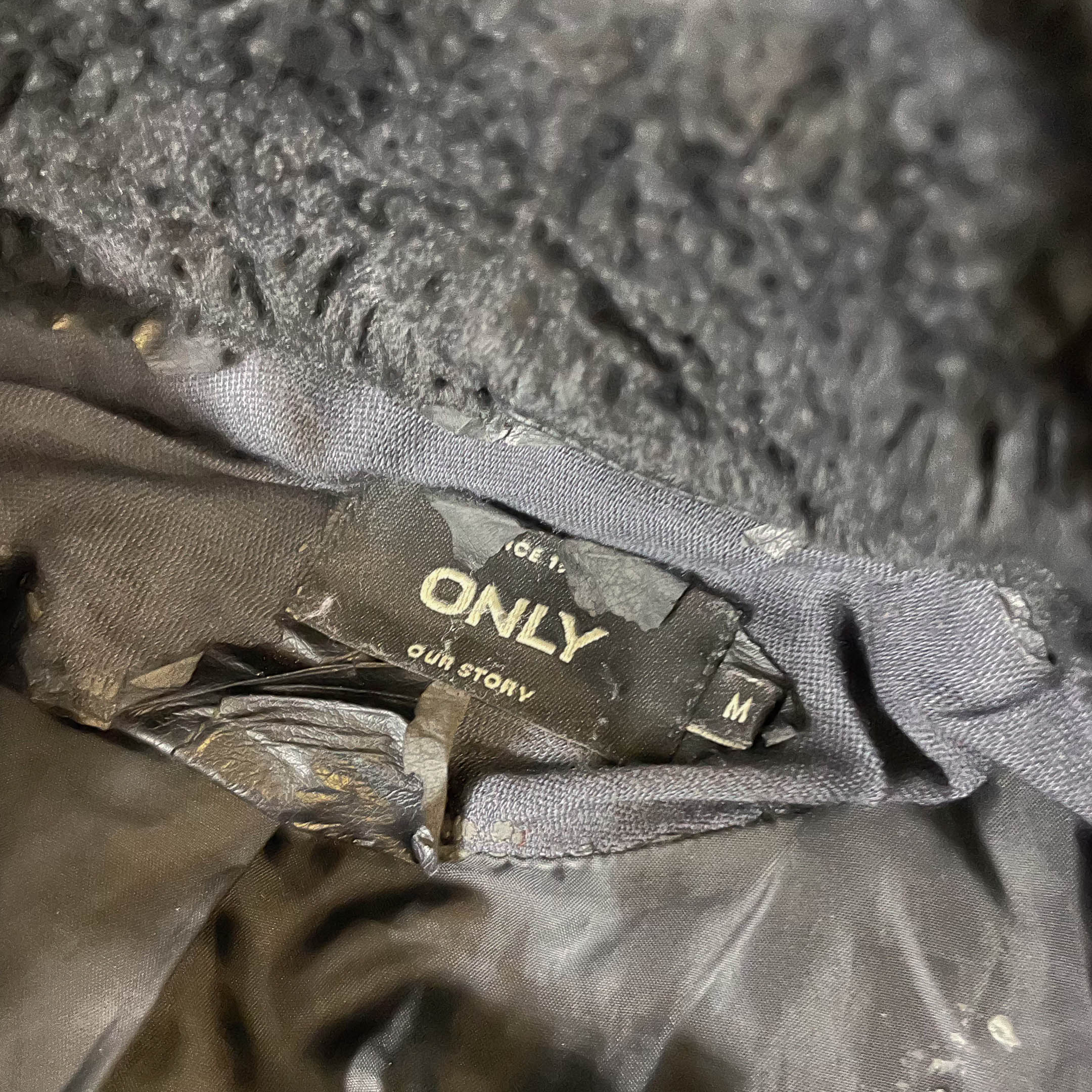 Vintage Only Women's black Faux fur jacket in M|L25 W22|SKU 3828