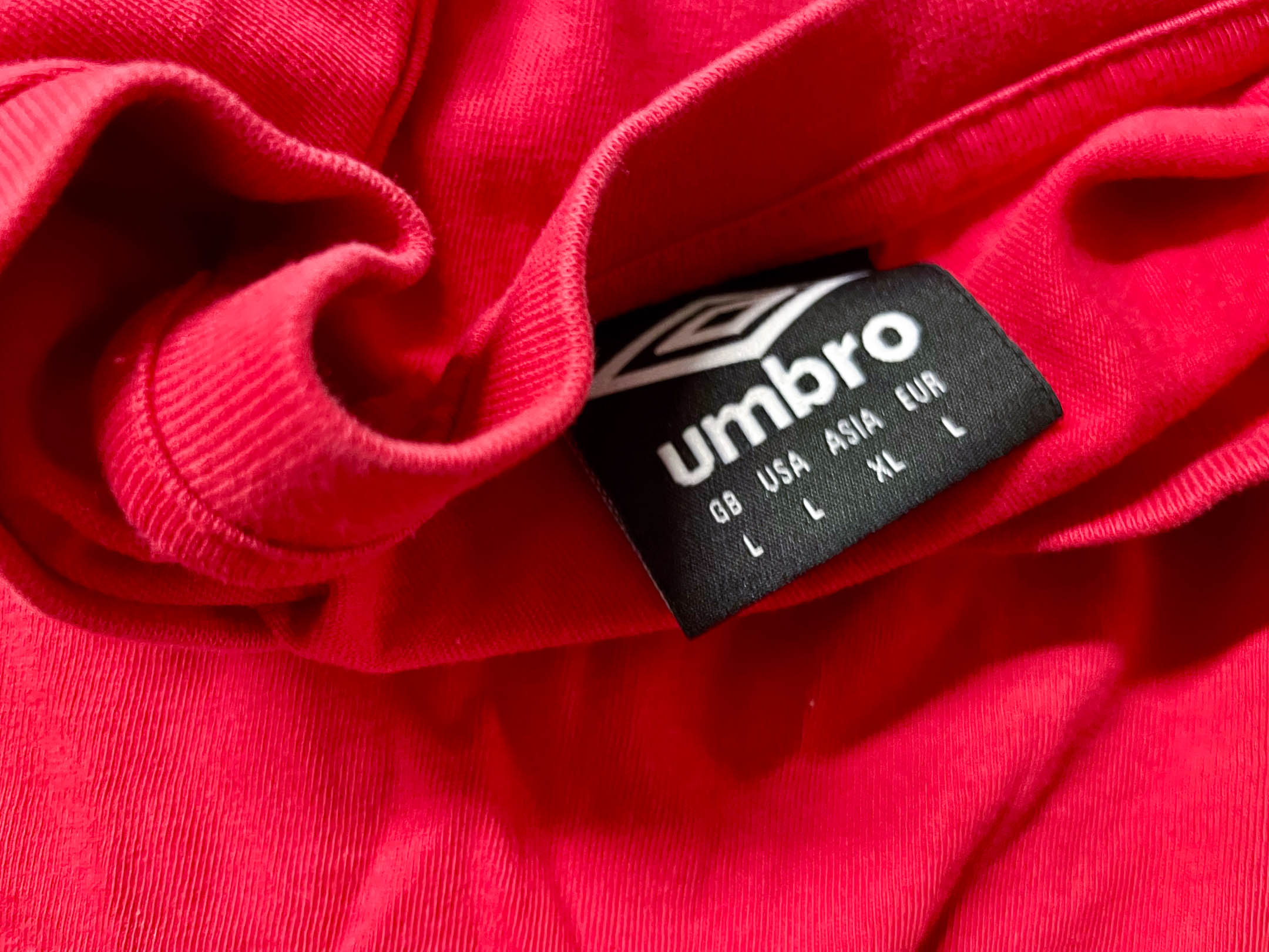 Vintage Men's Red Umbro print large tees|L28 W19| SKU 4121