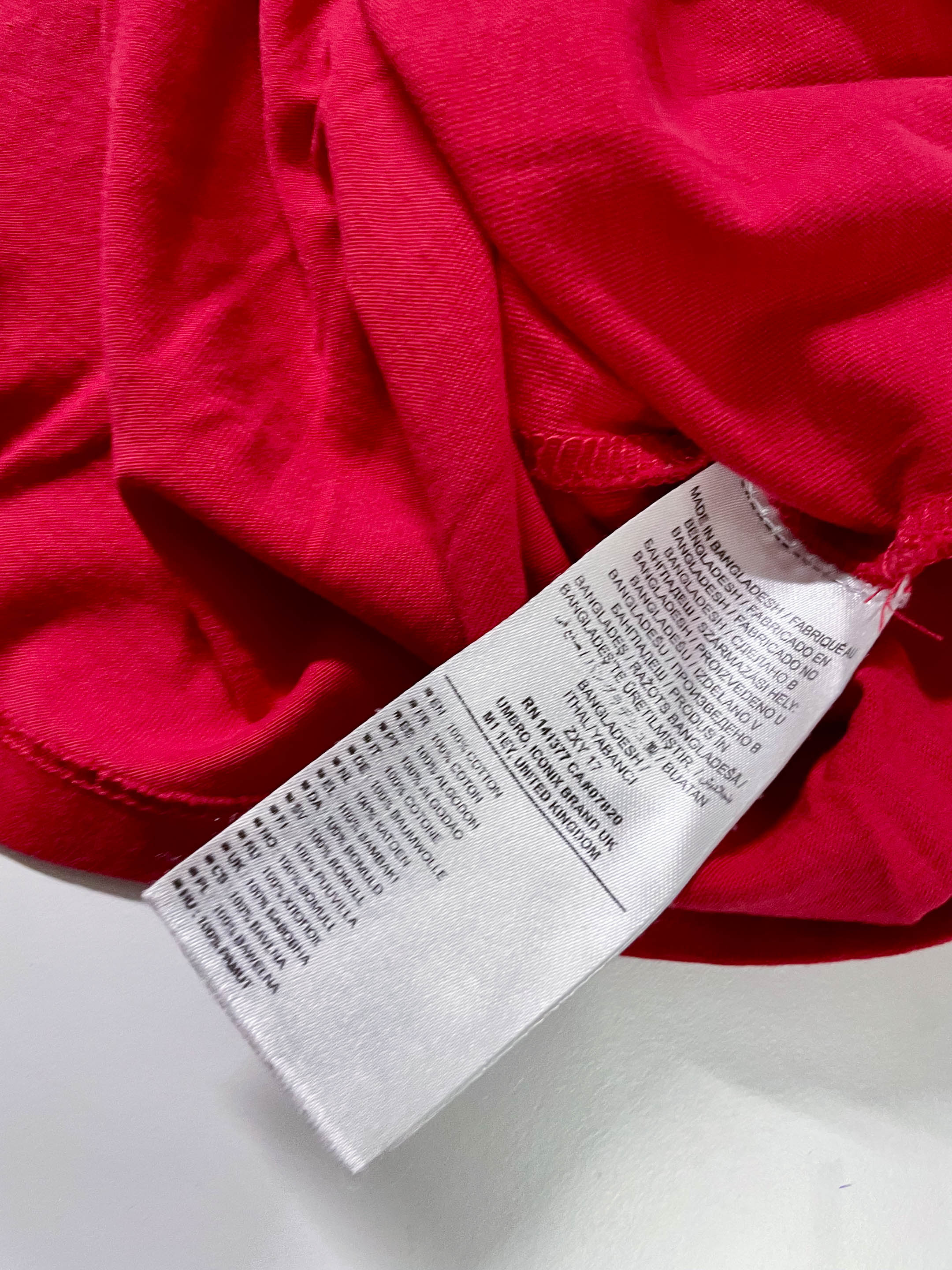 Vintage Men's Red Umbro print large tees|L28 W19| SKU 4121