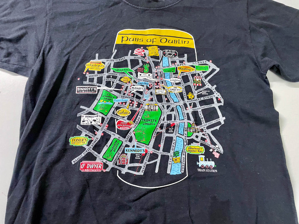 Vintage Men's Fruit of the loom Pubs of Dublin graphics black tees in M|L27 W17| SKU 4123