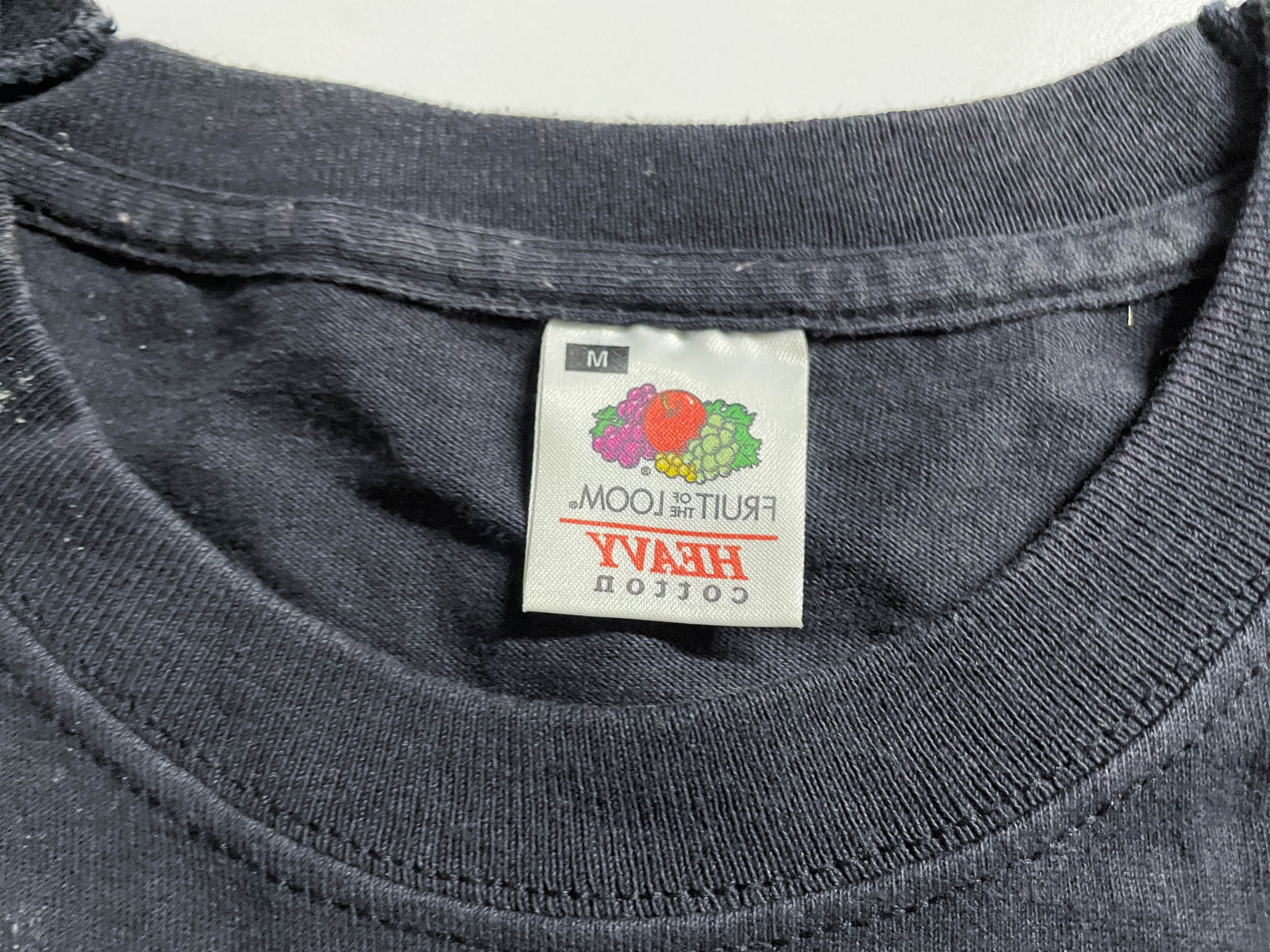 Vintage Men's Fruit of the loom the bear hunter Ireland graphics black tees in M|L27 W17|SKU 4124