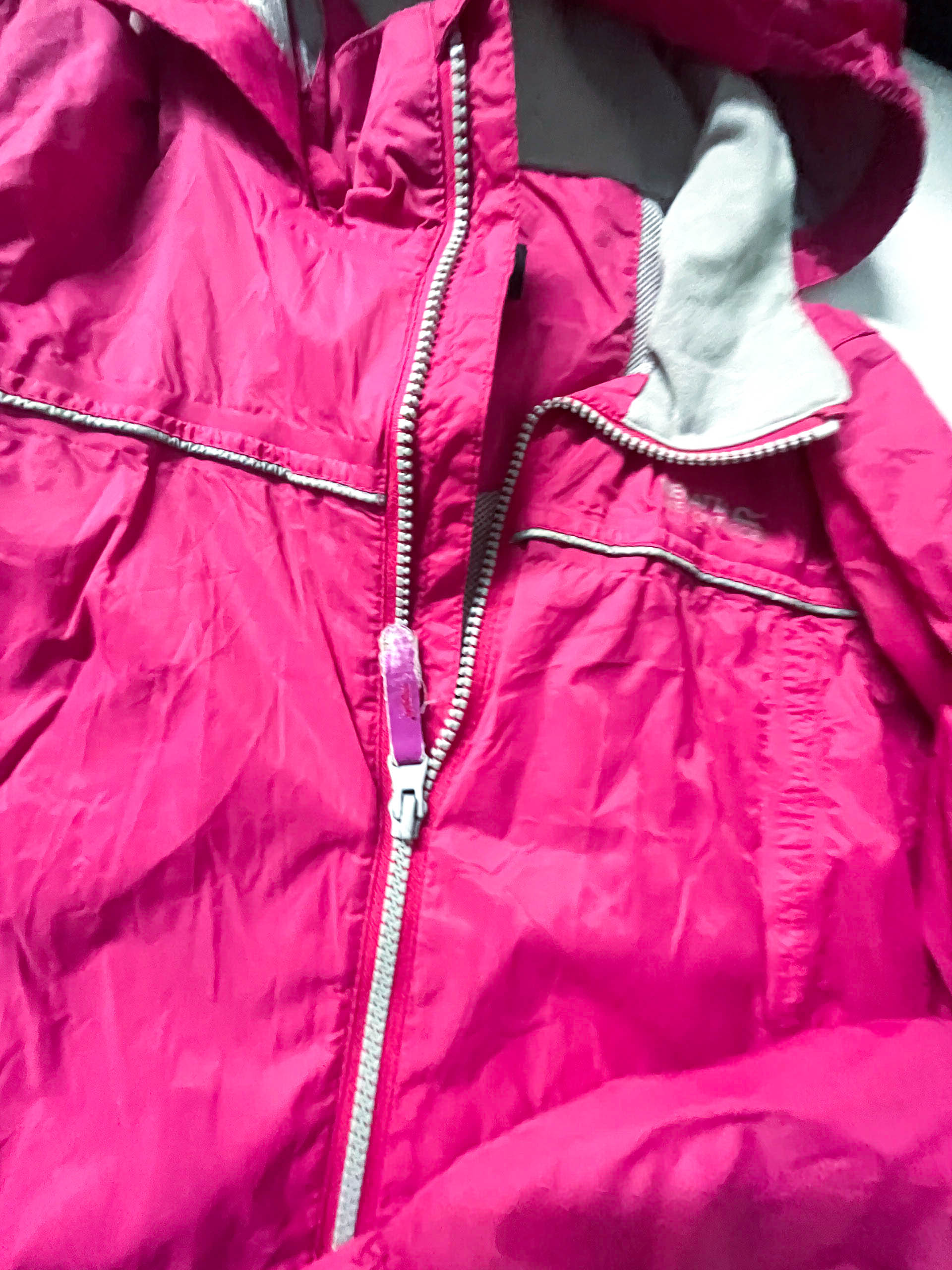 Vintage Women's Pink Regatta Great Outdoor full zip hoodie rain coat in size 11/12|L27W18