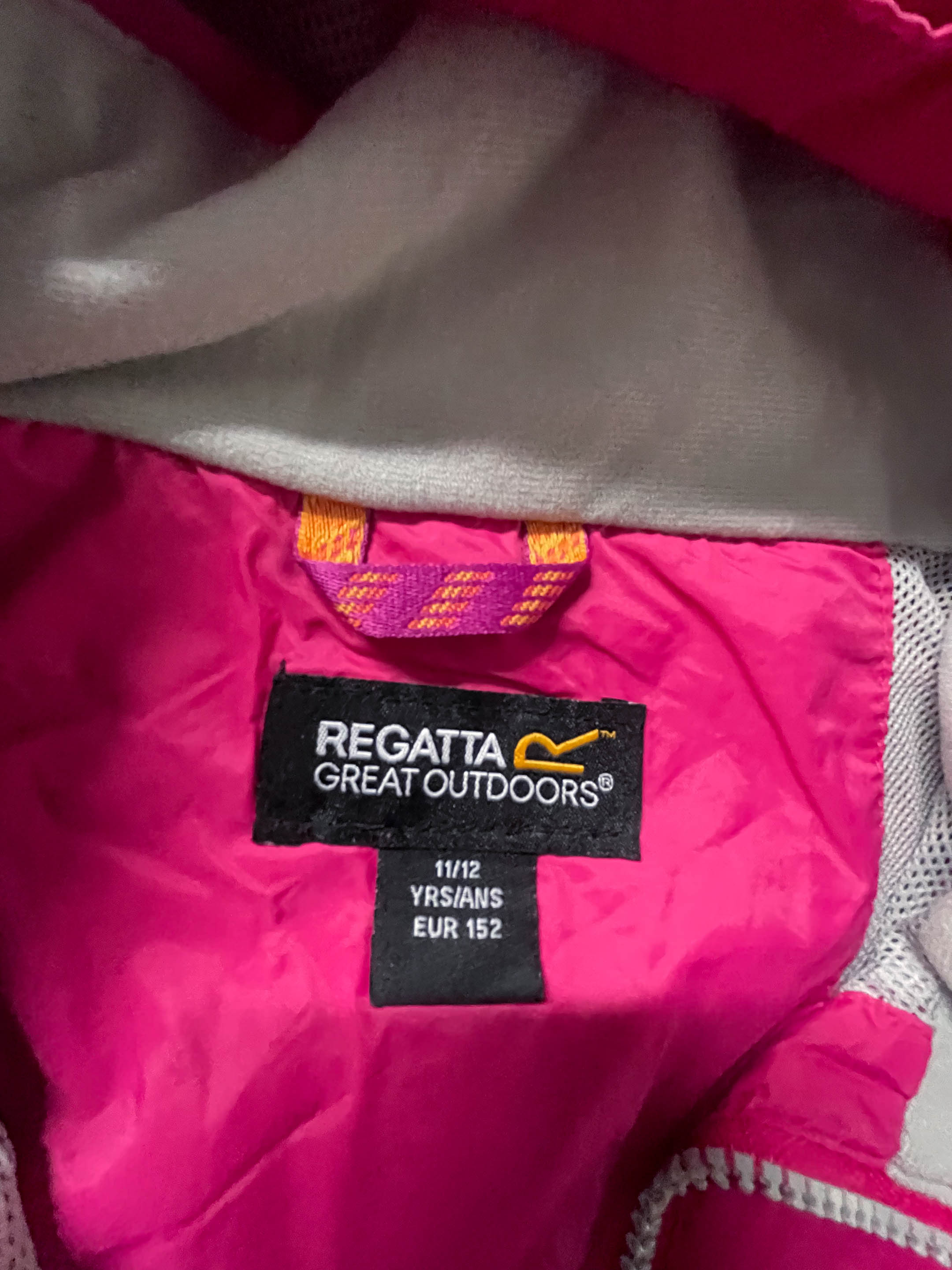 Vintage Women's Pink Regatta Great Outdoor full zip hoodie rain coat in size 11/12|L27W18